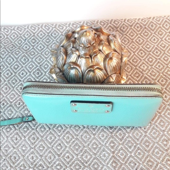 Kate Spade Neda Wellesley Green Leather  Wallet - Picture 3 of 10